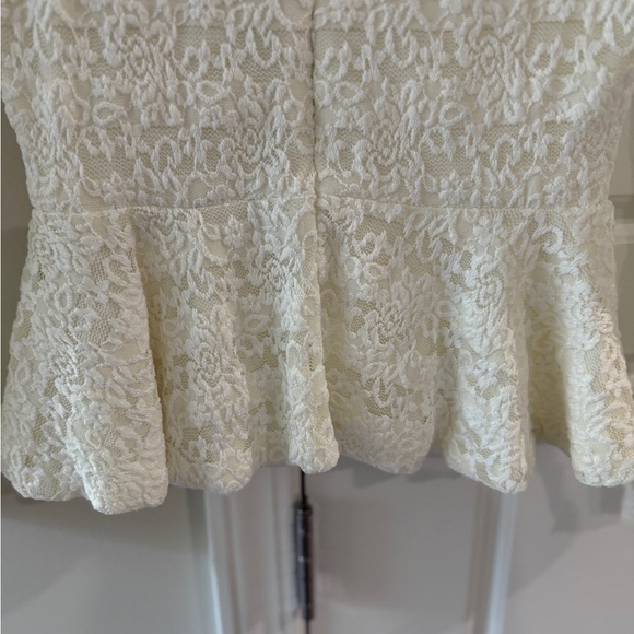 Bebe White Lace Peplum XS Top Balletcore  Feminine Valentine's Flirty Spring - Picture 4 of 6